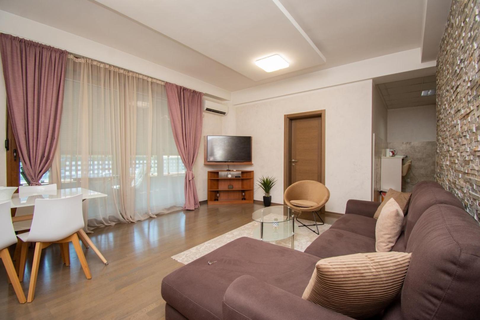 Maxim Compass Apartment Podgorica Luaran gambar