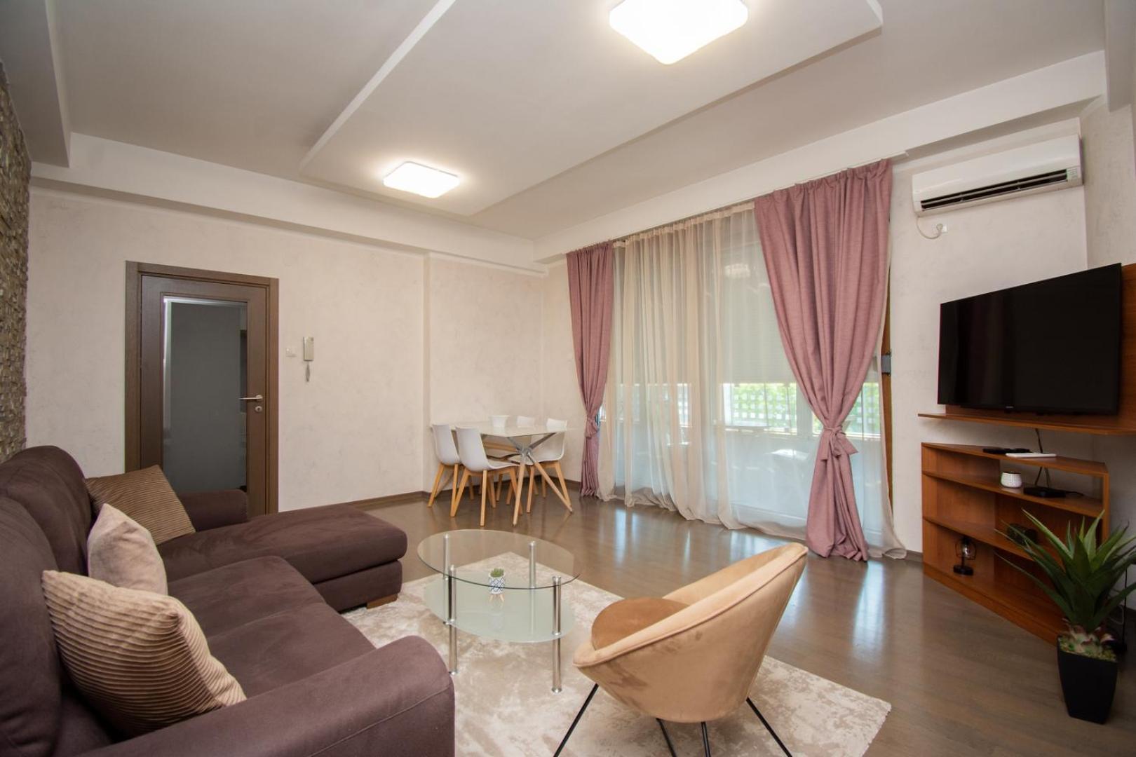 Maxim Compass Apartment Podgorica Luaran gambar