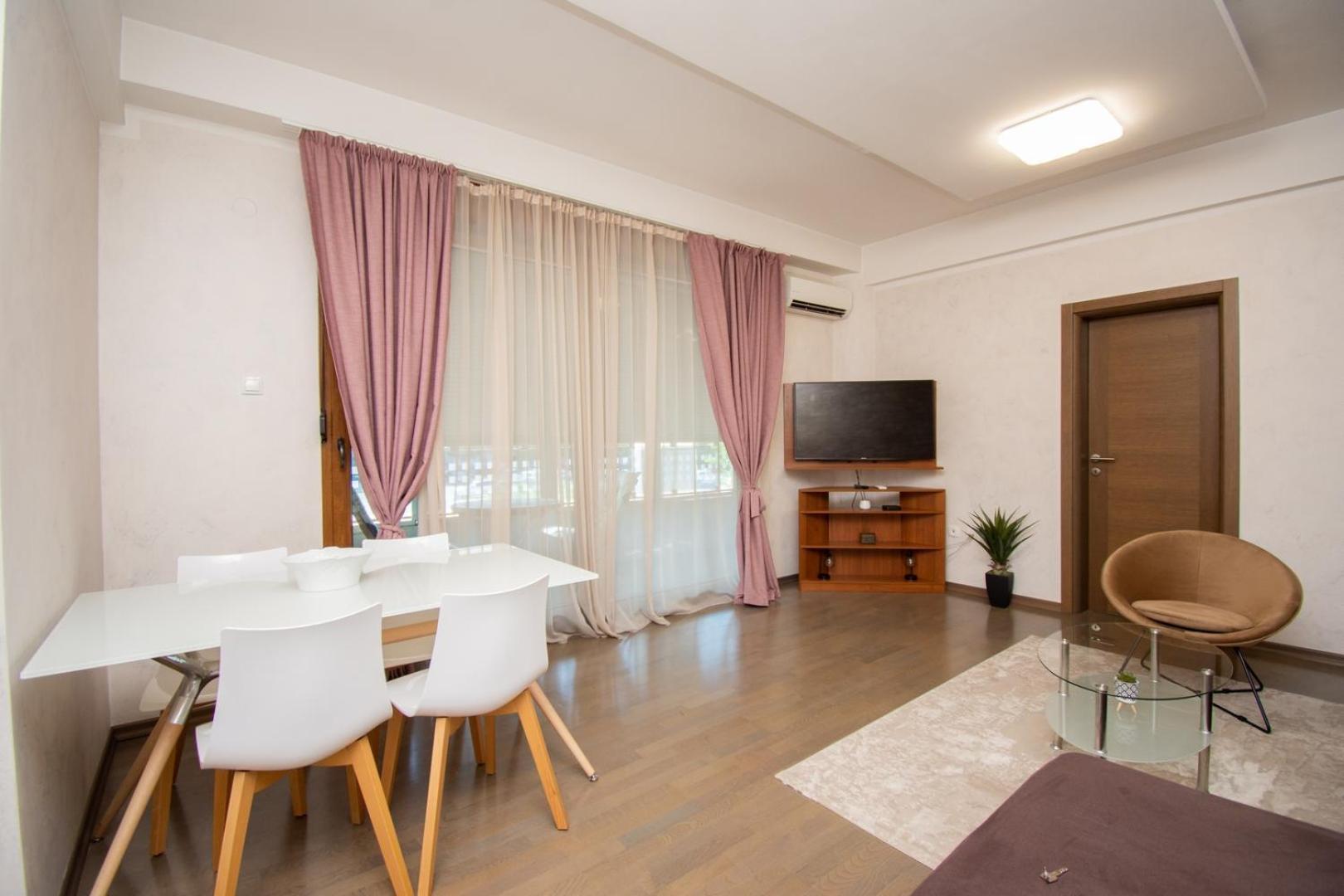 Maxim Compass Apartment Podgorica Luaran gambar